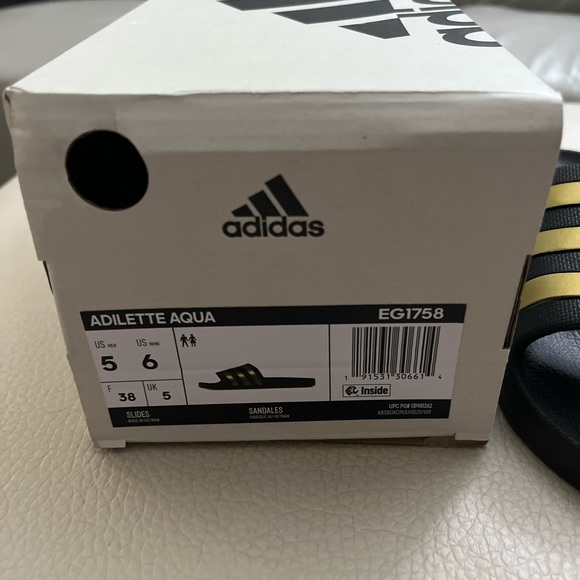NWT - Adidas Unisex Sandals - W6M5 & W10M9 - Picture 3 of 9